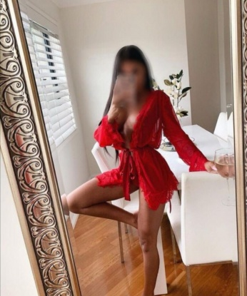 Страстная и раскрепощенная красотка ждет своего героя для прекрасного времяпровождения вдвоем. Позвони мне, и я подарю тебе море наслаждения и удовольствия. 9866, 25 лет